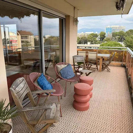 Beautiful Two-room With Sea And Mountain Views *