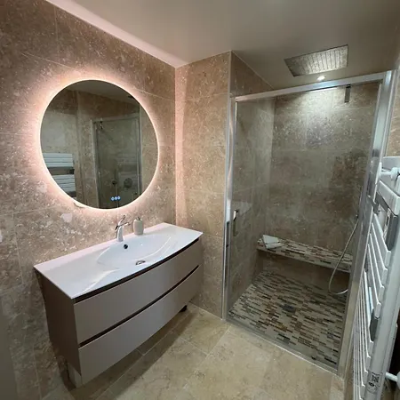 Beautiful Two-room With Sea And Mountain Views * Antibes