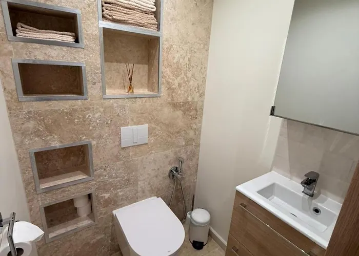 Beautiful Two-room With Sea And Mountain Views Appartement Antibes