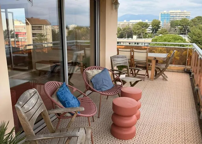 Beautiful Two-room With Sea And Mountain Views *